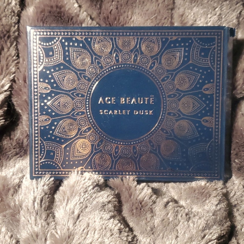 Scarlet Dusk Eyeshadow Palette
